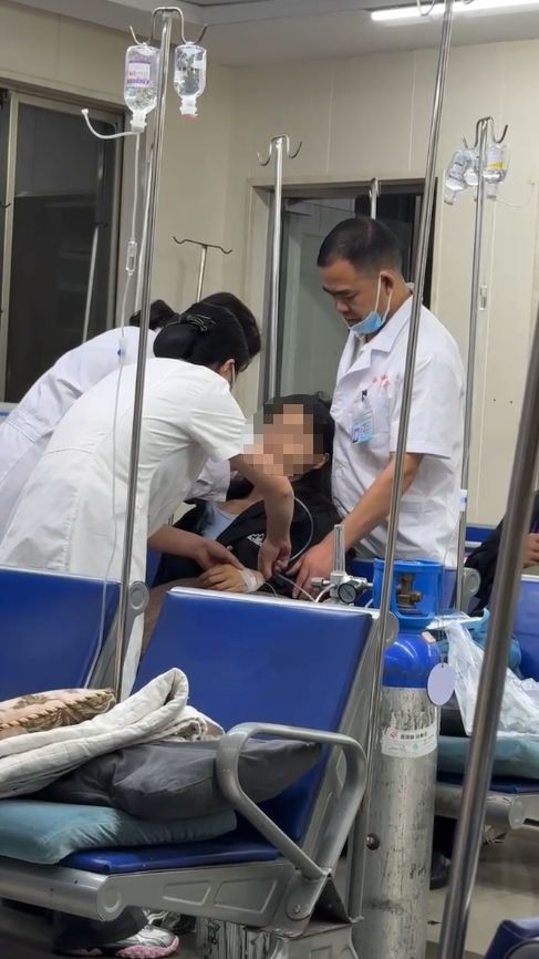 女子输液过敏在救护车转院途中去世
