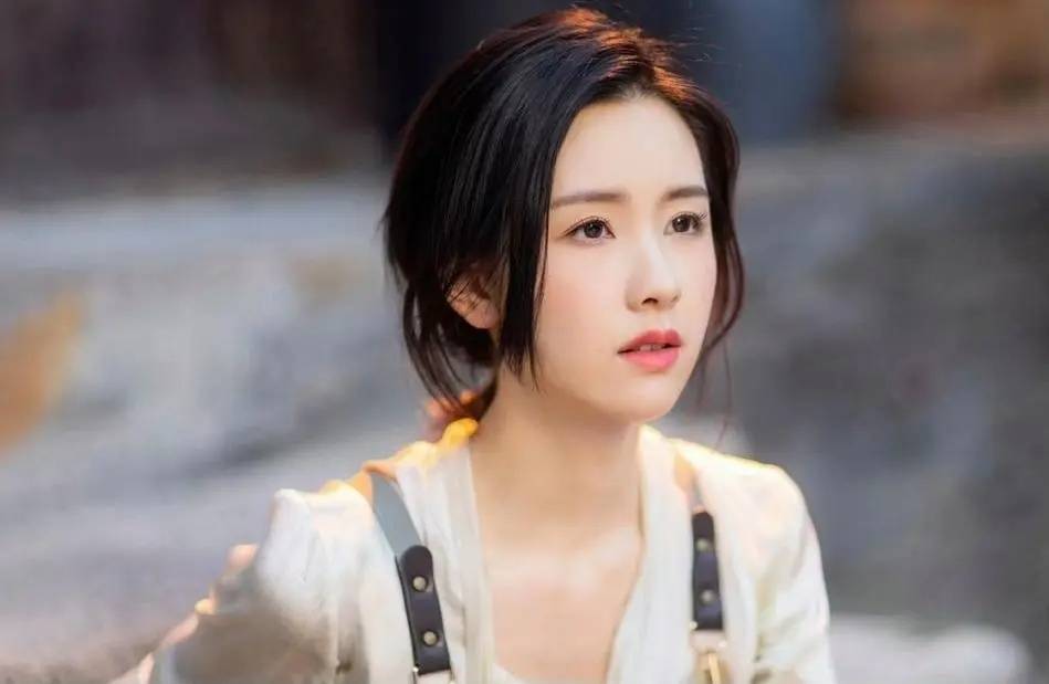 陈都灵回应争议，无人逼迫其发声