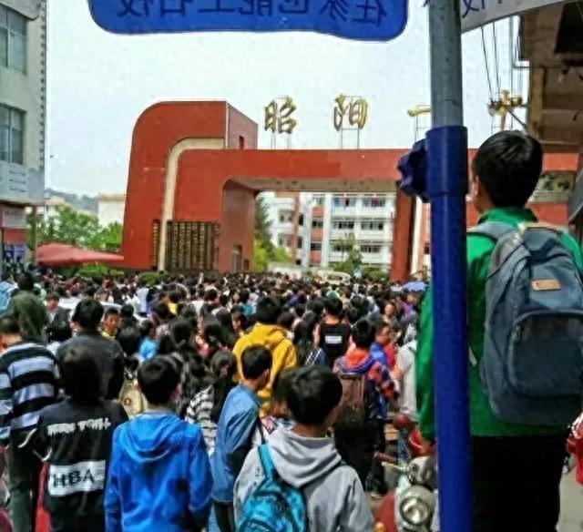 上海交大冲突事件引校门开放之争