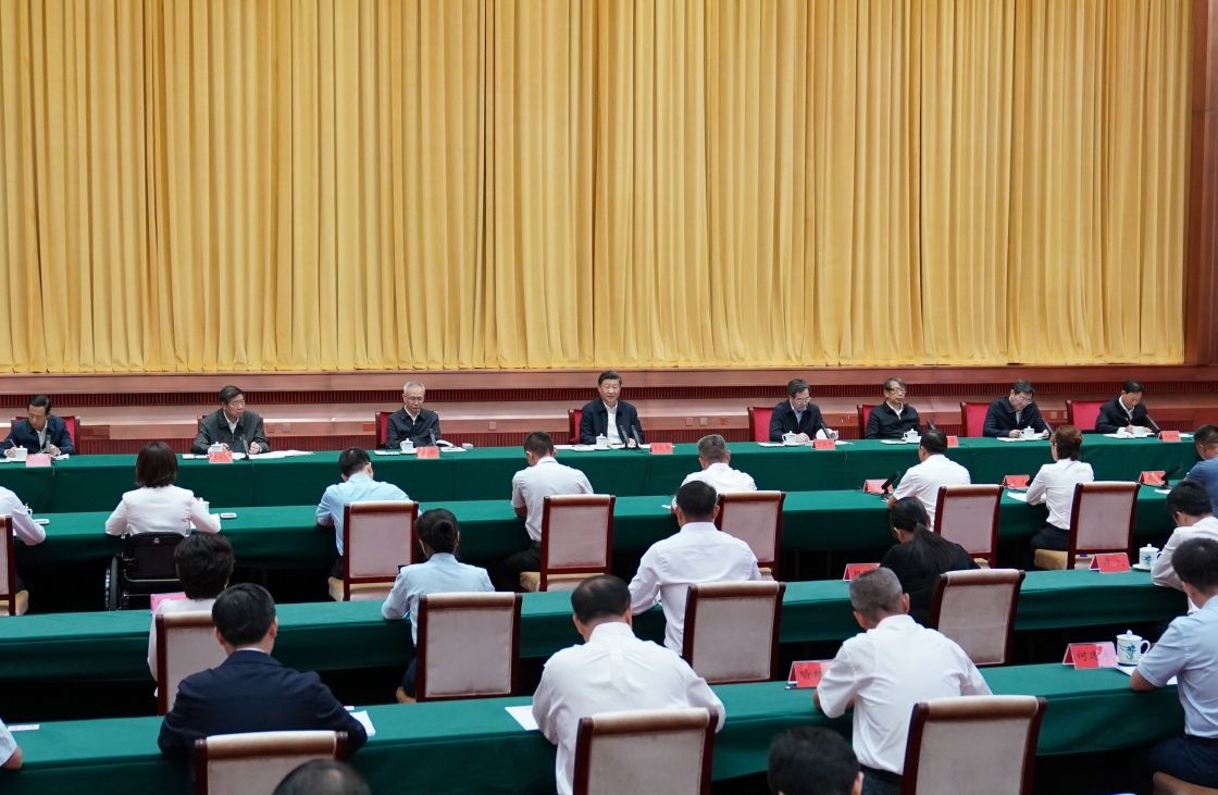 把顶层设计与问计于民统一起来，引领未来发展的新篇章