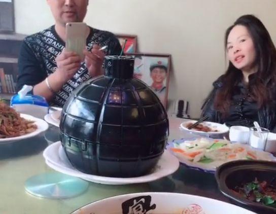 上菜像端地雷—暑假工的火热现象