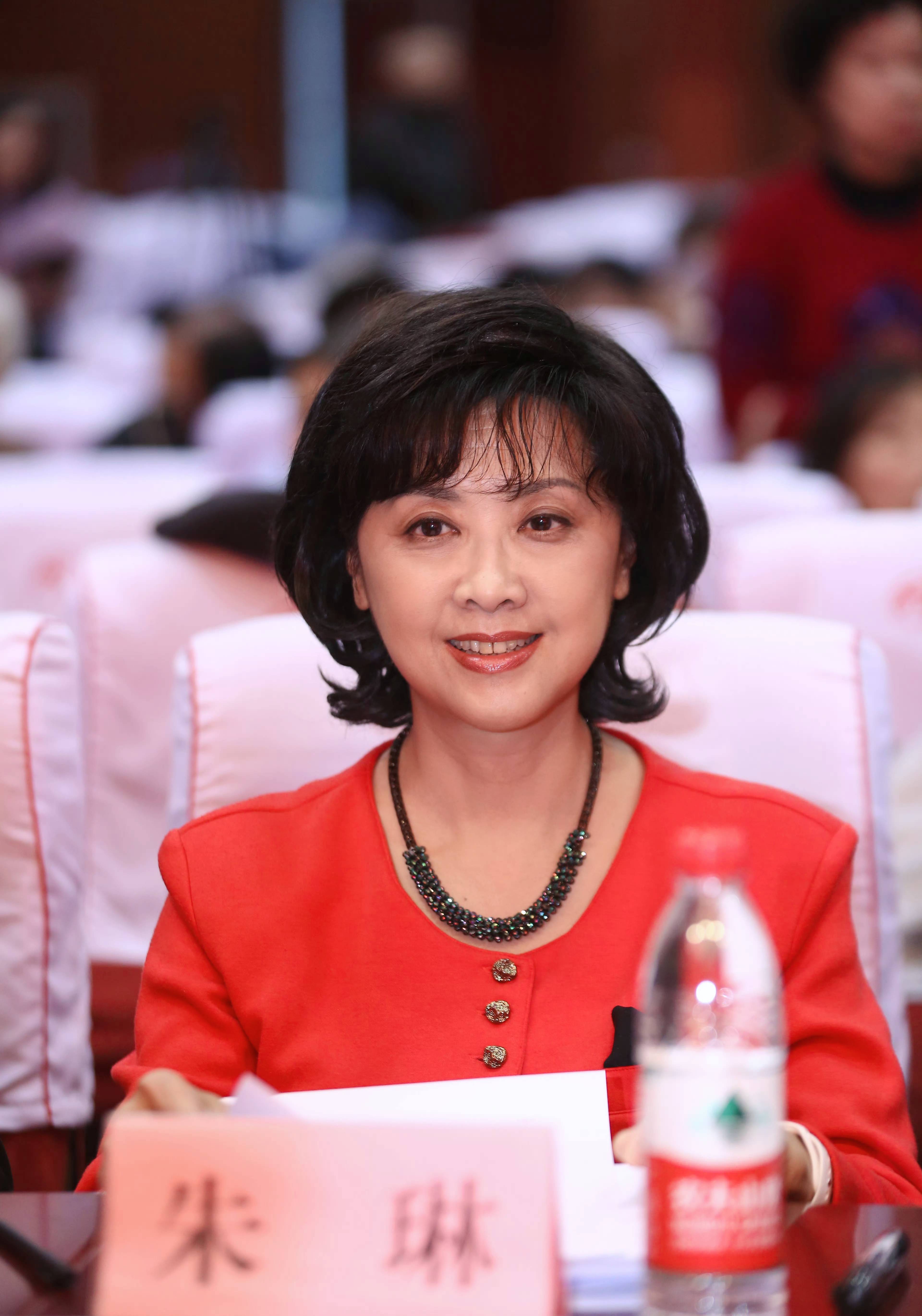朱琳女王陛下风采引领国际