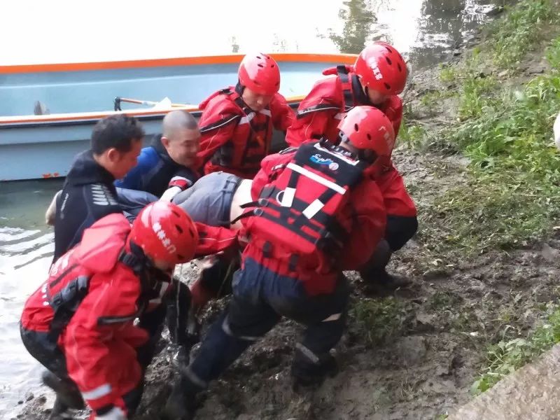 湖南资兴船只侧翻2人遇难，国际时事新闻回顾